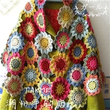 秋阳明媚森女系花朵钩花彩色三角披肩围巾