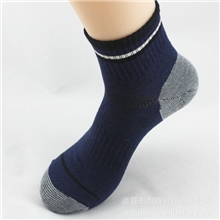 精品全棉中筒休闲男士袜子不退色不起球批发价欢迎货比三家