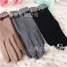 批发外贸日单手套呛口小辣椒手套开车手套羊绒羊毛千鸟格手套