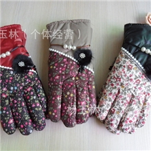 131022013热销新款冬季休闲珍珠毛球女款保暖手套手套批发