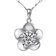 韩版梅花水晶女生八箭八心瑞士钻完美镶嵌绽梅吊坠网络爆款