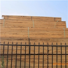 大量供应乌克兰进口的柞木板材