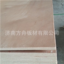 山东产专做装饰材料批发场的五厘多层胶合板，夹板，桃花心贴面板