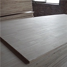 厂家直供18厘多层板橡木皮、樟子松，杉木、香樟皮贴面板