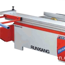 厂家直销90&deg;圆棒道轨裁板锯/推台锯/橱柜衣柜准也机械生产厂家