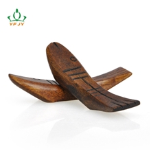 雅福家居用品外贸原单酒店用品创意木质餐具批发日系小鱼筷子架