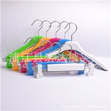 批发供应5色童装塑料衣架裤夹PA47儿童衣架P051黄绿蓝红白可选