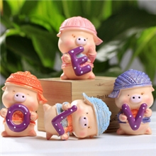 一件批发新款麦兜猪可爱LOVE猪Q版树脂汽车摆件可爱猪LOVE小猪