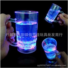 XY019炫彩闪光啤酒杯七彩发光杯新奇特创意电子礼品地摊货批发