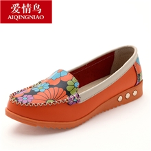新款真皮印花女式单鞋尖头妈妈鞋平底休闲女鞋子厂家批发代理