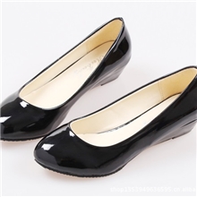 坡跟圆头漆皮职业工作鞋单皮鞋百搭女鞋四季浅口单鞋妈妈鞋