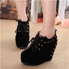 2013秋冬季新款厚底坡跟女高跟鞋甜美蕾丝边圆头防水台铆钉女短靴