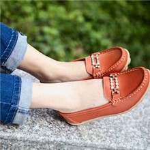 新款女单鞋豆豆鞋金属真皮鞋女鞋休闲平底妈妈鞋工作鞋