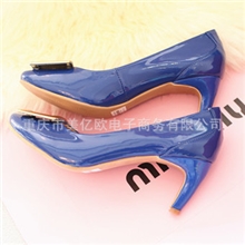 华伦T奴同款rv方扣高跟单鞋呛口小辣椒款香蕉跟漆皮版