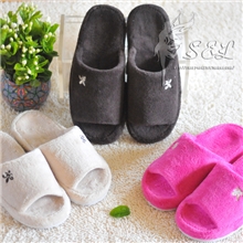 外贸日单情侣款秋冬珊瑚绒厚底居家室内地板拖鞋多色