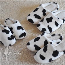 [预订款]情侣亲子奶牛珊瑚绒春秋冬保暖包头软底防滑家居地板拖鞋