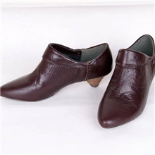 外贸原单正品大牌尖头休闲舒适低跟真皮女士裸靴低跟小短靴