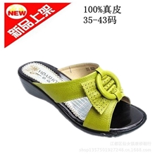 新款意达真皮坡跟舒适女凉拖鞋yd929妈妈凉拖加大码