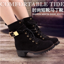 【伙拼】休闲女靴子时尚马丁靴粗跟女靴皮带扣机车靴女鞋批发