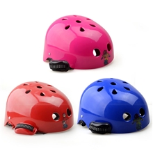批发A3梅花头盔儿童轮滑鞋护具成人运动滑板头盔户外运动保护