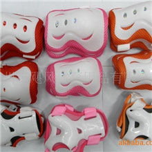 儿童轮滑专用护具低价批发轮滑护具蝴蝶地雷护具