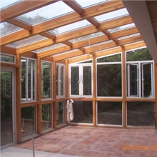 铝木优雅别致的阳光房，具有隔热功能。