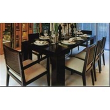 供应优质简约实木餐桌