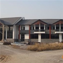 在建中的彩钢琉璃瓦