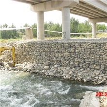 鹅卵石护堤