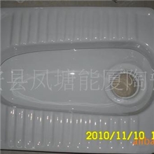 厂家供应大量低价分体蹲便器、陶瓷卫生洁具
