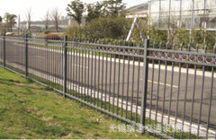 C型栅栏、围栏，护栏，枪尖护栏，喷塑护栏，方管围栏，红缨枪