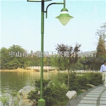 厂家低价批发太阳能铝（钢）质单头庭院灯