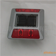 低价红LED铸铝GHDD-406632太阳能道钉灯