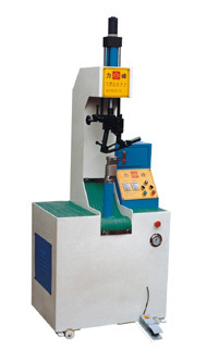 厂家生产自动钉跟机/钉跟机械（力峰机械）品质保证