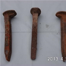 本公司有大量旧道钉出售，价格优惠。