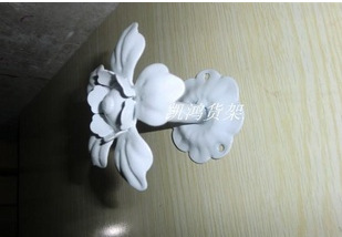 服装架子挂件挂钩方便耐用精致白色铁花蝴蝶五瓣花花型铁艺