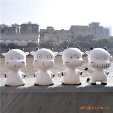 生日礼物小牛公仔汽车饰品摆件搪胶装饰用品内饰套装摆设T239ABCD