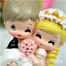 新款婚庆礼品家居摆件树脂工艺品欧式情侣摆设D9204/对