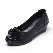 2013新款季休闲人造皮防水浅口中老年女鞋妈妈坡跟单鞋时装鞋