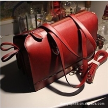 2013最新款潮流双箭头邮差包手提单肩包斜挎包女包特价