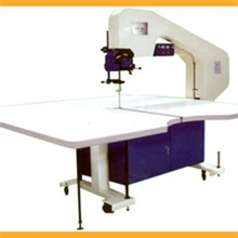 厂家销售1200服装裁剪机钢带机