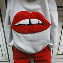 嚒嘻嚒嘻童装/冬季新款/嘴唇打底衫/男女童均可//织里童装