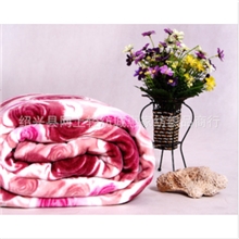 批发超柔法兰绒床上用品小方格压花四件套