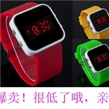 塑料led运动手表批发电子led手表镜子表厂家价格13色现货批发