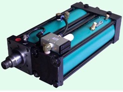 油气隔离型增力缸