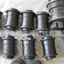 现货供应优质小松挖掘机D85支重轮配件，济宁全胜工程机械