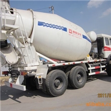 供通亚达豪沃底盘12立方混凝土搅拌车水泥搅拌罐车