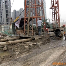 水井钻机。灌装钻机