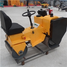 JMYLZ-700C型自行式振动压路机