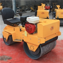 JMYLZ-700A型自行式振动压路机